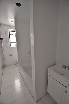 Rented by CITY SKYLINE REALTY INC | media 33