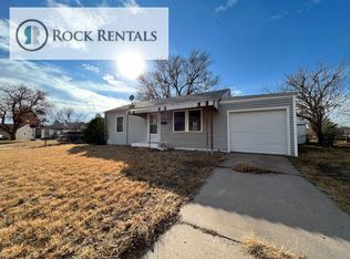 15 Sunset Dr, Hutchinson, KS 67502
