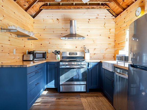 5th image of 290 Green Woods Road