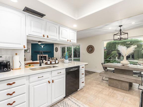 5th image of 2550 E Desert Cove Ave