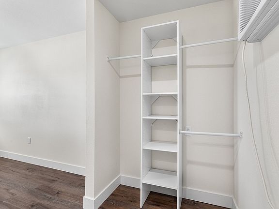 4th image of 901 N Gaskill St #21
