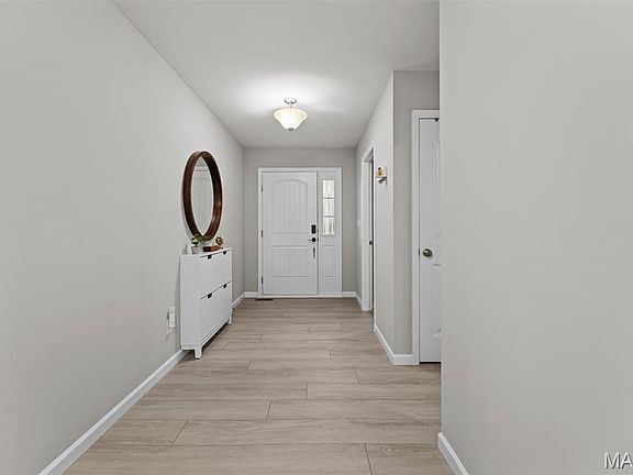 4th image of 415 Knothole Ln