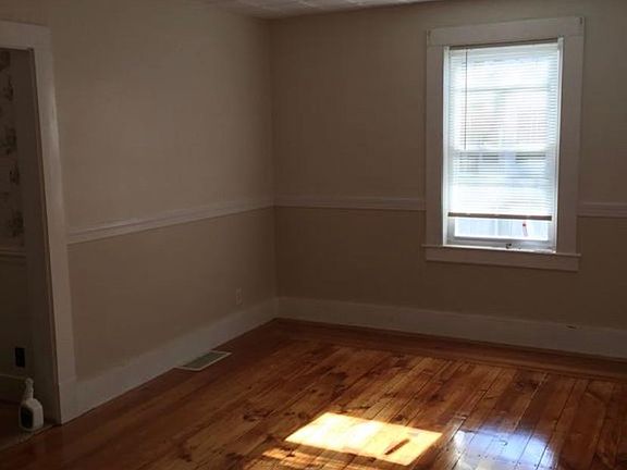 3rd image of 62 Red Spring Rd