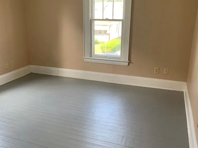 1110 Laird Ave — Photo 7