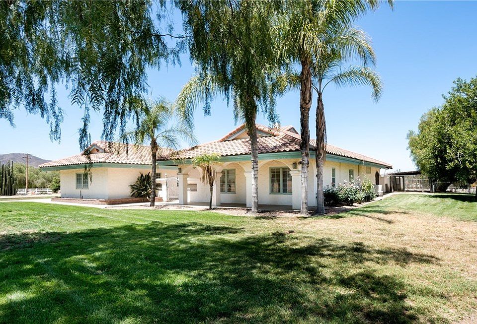 1st image of 40120 Arave Cir