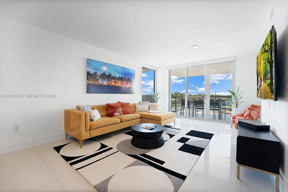 The Ivory Residence Condo — Photo 1