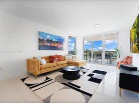 9261 E Bay Harbor Dr, Bay Harbor Islands, FL