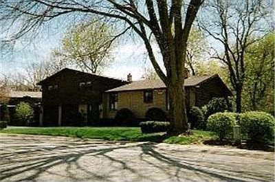 3rd image of 211 Sheridan Ct