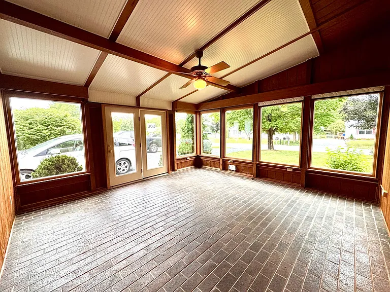 506 E Riverside Dr — Photo 5