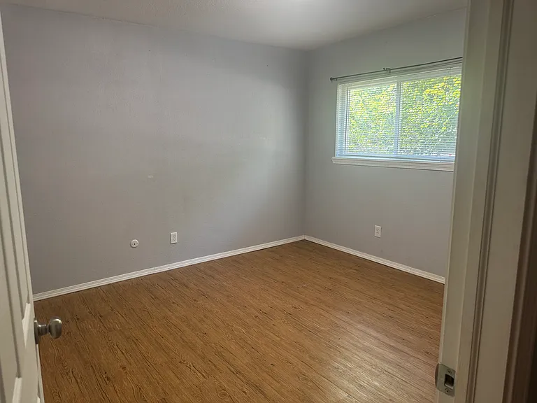 1230 S Sherman Ave — Photo 7