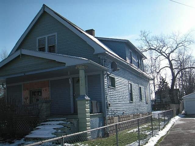 2nd image of 9012 Saint Catherine Ave