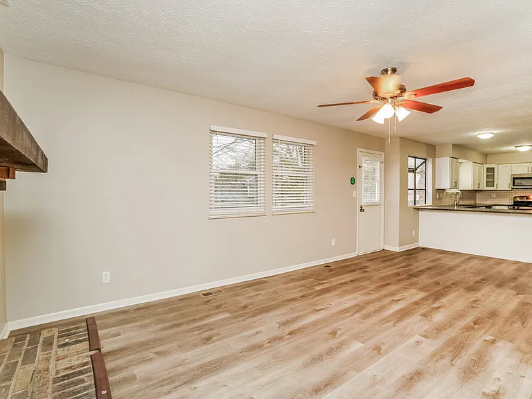 1658 Sandy Side Dr — Photo 12