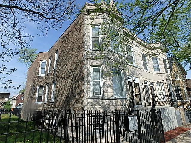 2nd image of 1818 S Hamlin Ave