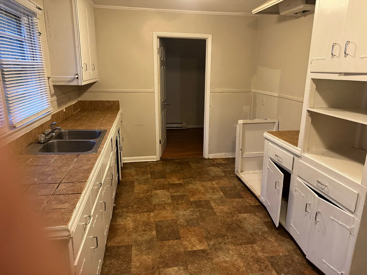 2 bed, $950 — Photo 2