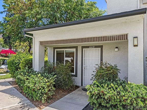 3rd image of 10628 Queen Jessica Ln