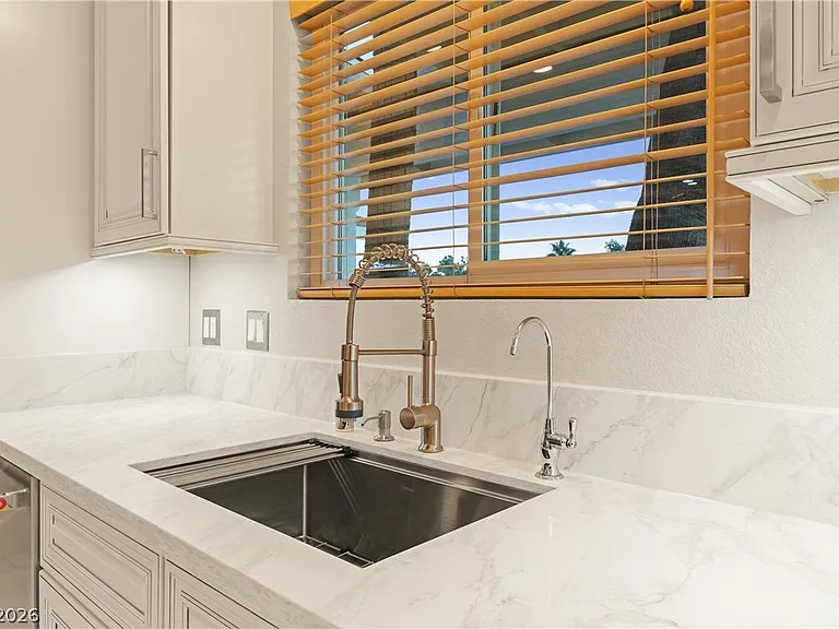 6808 Obannon Dr — Photo 12
