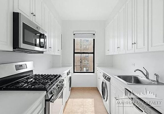 4th image of 110 E 35th St #4
