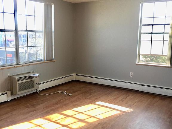 2nd image of 1041 N Ogden St APT 506