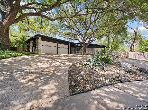 2nd image of 603 Mauze Dr