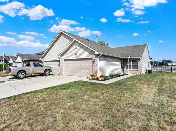 828 Ashton Park Dr, Greenwood, IN 46143