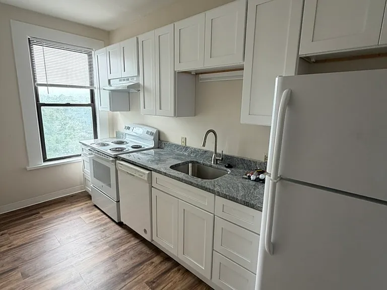 39 William St #204 — Photo 1