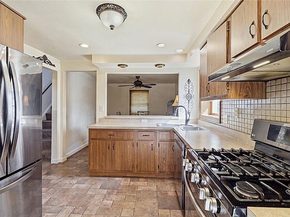 14th image of 2740 Steiner St