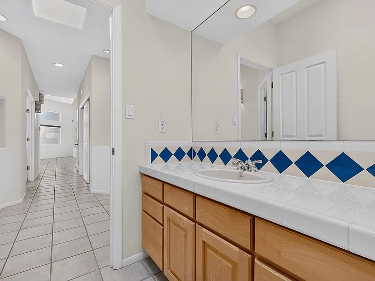 10900 San Francisco Rd NE — Photo 29