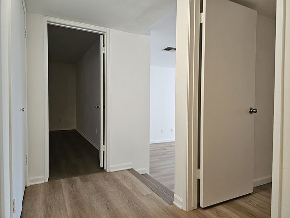 3rd image of 1400 Kelton Ave #6ee40ba65