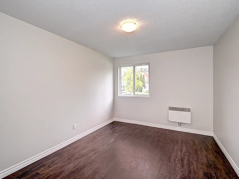 270 Waterloo Ave — Photo 17