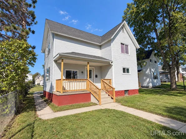 609 N 18th St, Escanaba, MI 49829