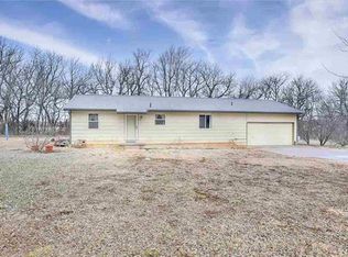 1009 E 8th St, Douglass, KS 67039