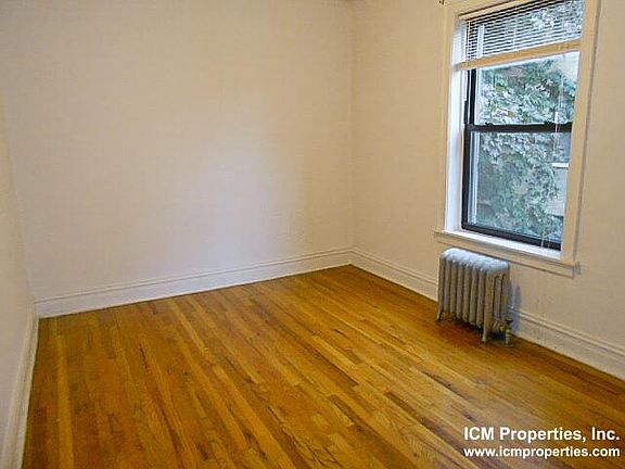 3rd image of 627 W Melrose St #A2