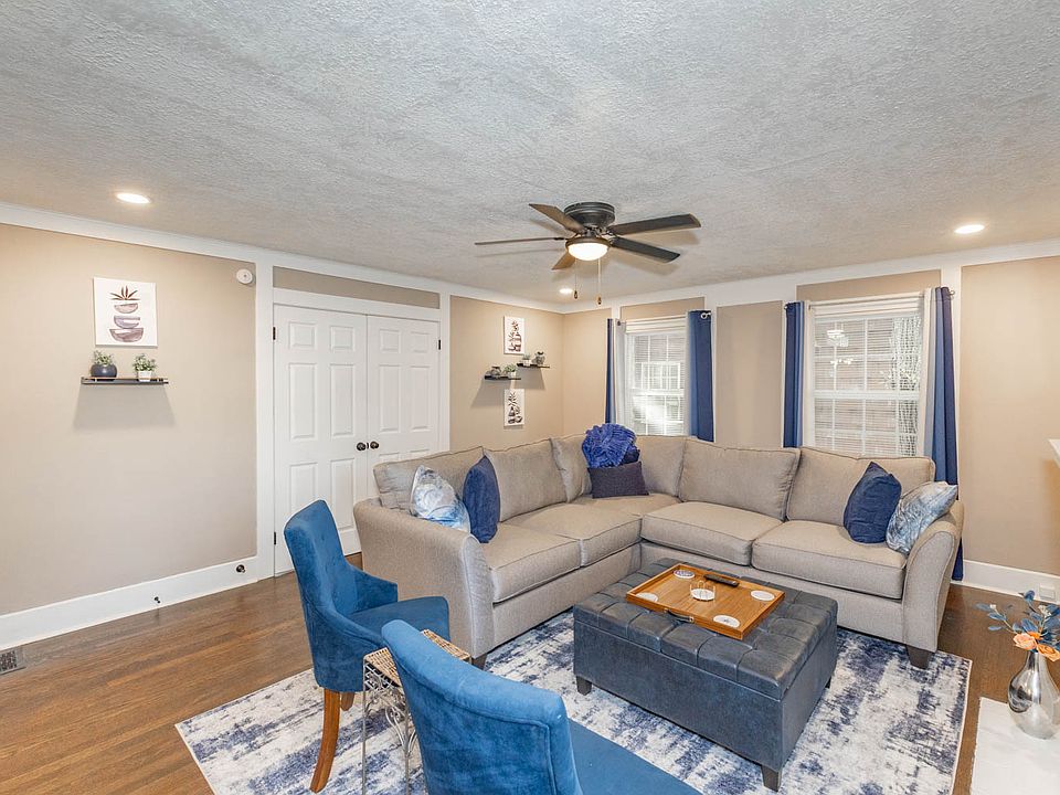 Bright furnished 1BR suite near Kansas City's Country Club Plaza.