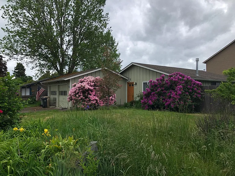 222 Jeffery Pl — Photo 2