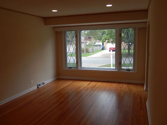 5th image of 4220 Adeline Dr