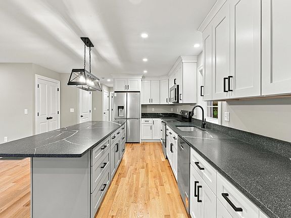 3rd image of 2 Blaisdell Court