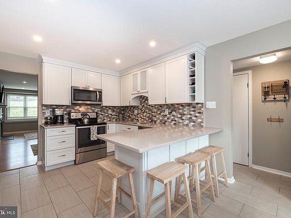 2nd image of 5003 Shannon Ct