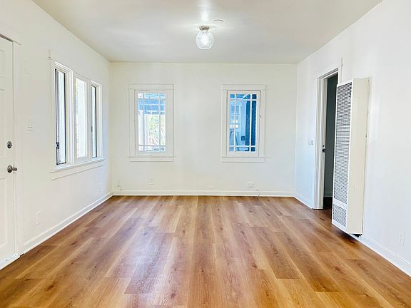 3rd image of 3708 S St Andrews Pl