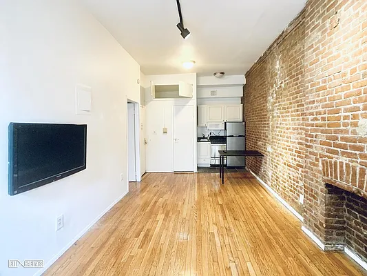 Rented by Citi Habitats | media 21