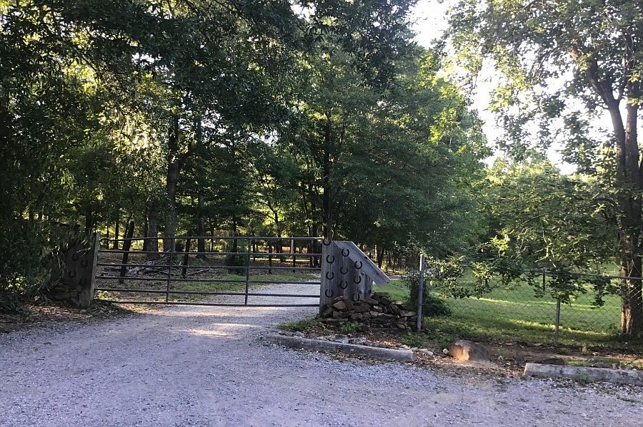 2nd image of 250 McLaughlin Ln
