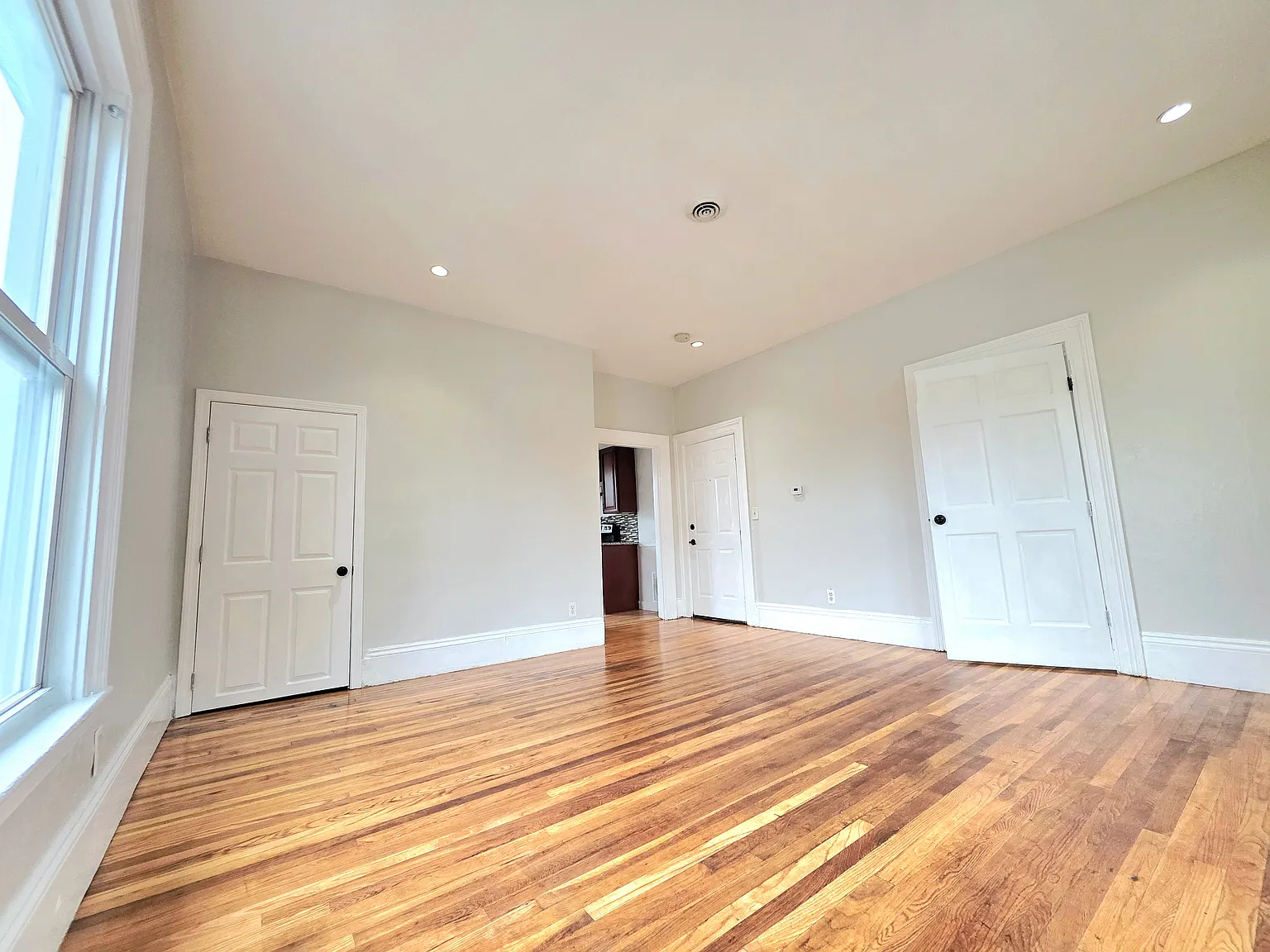 1 bed, 750 sqft, $1,850 — Photo 3