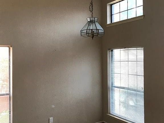 5th image of 3853 Suffolk Ln