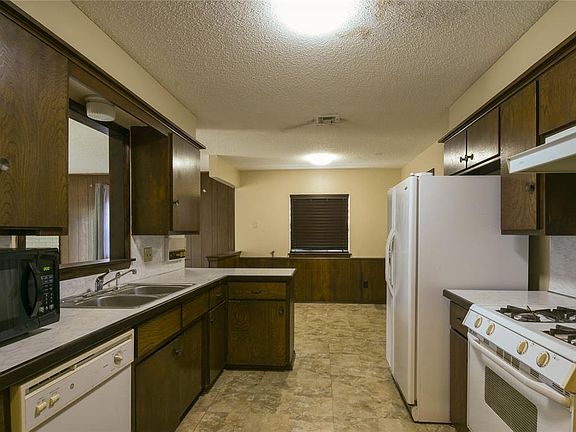 3rd image of 3005 N Shannon Ave