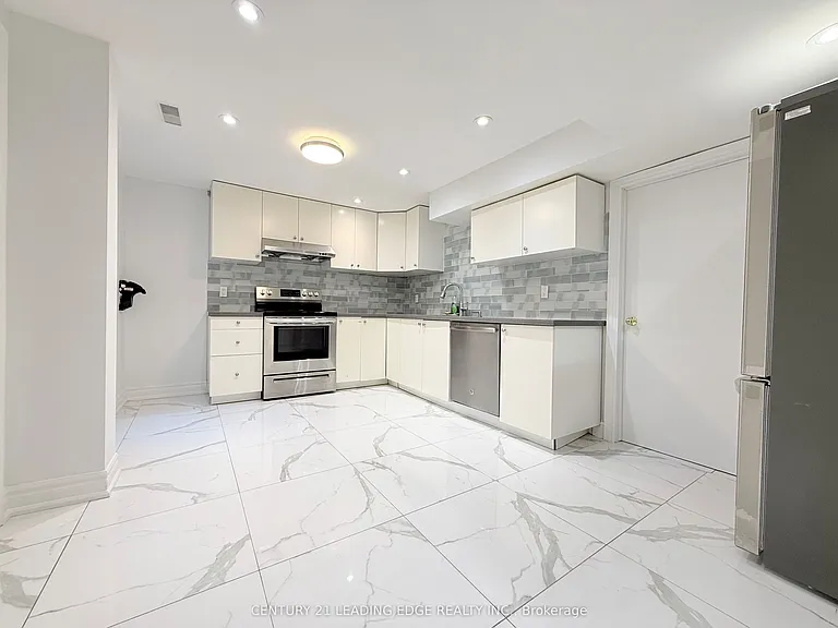 21 Colinayre Cres — Photo 9