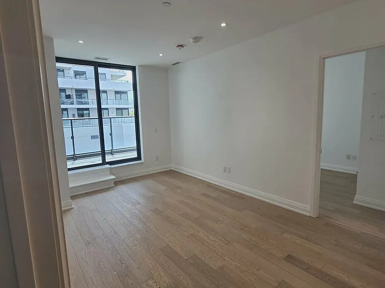 505 Glencairn Ave #202 — Photo 6