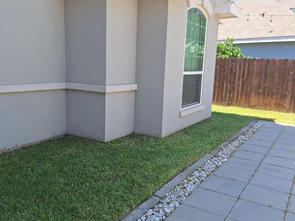 3rd image of 1902 Sparrow Ln