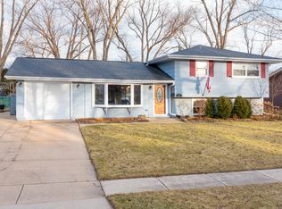 925 Cornell Ln, Schaumburg, IL 60193