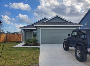 204 Dallas Dr, Angleton, TX 77515