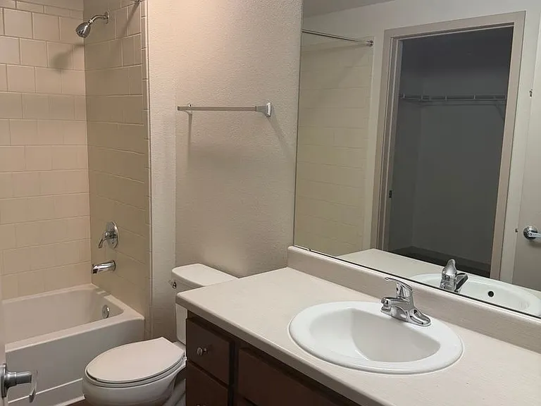 1305 N Peoria St — Photo 13