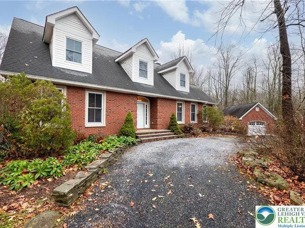 401 Echo Lake Dr, Bangor, PA 18013